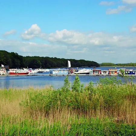 Modernes In Am Mueritzsee Lägenhet *